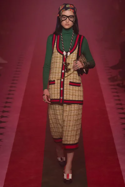 Look 75